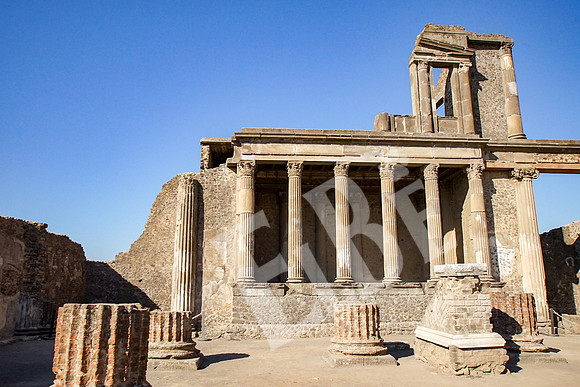 ItalyPompeii_005_091215