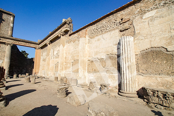 ItalyPompeii_008_091215